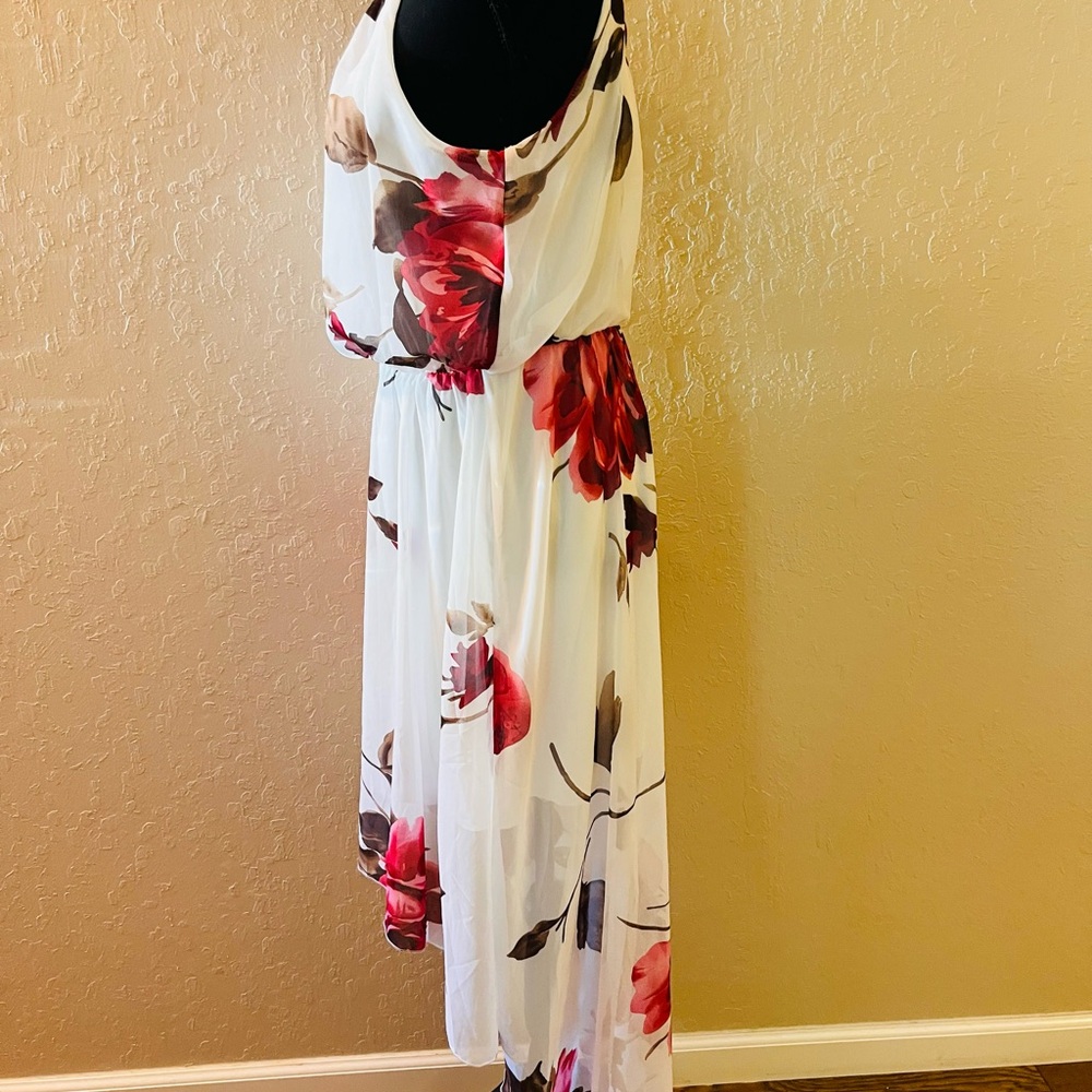 Chic Floral Midi Dress in Red and White - Picture 2 of 6